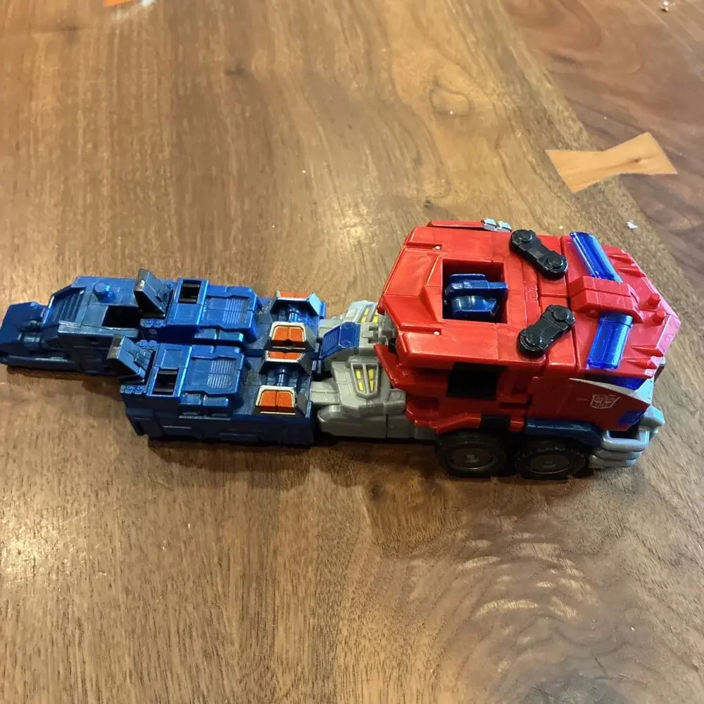 Vintage 2004 Hasbro/Takara Transformers Energon Optimus Prime figure. incomplete